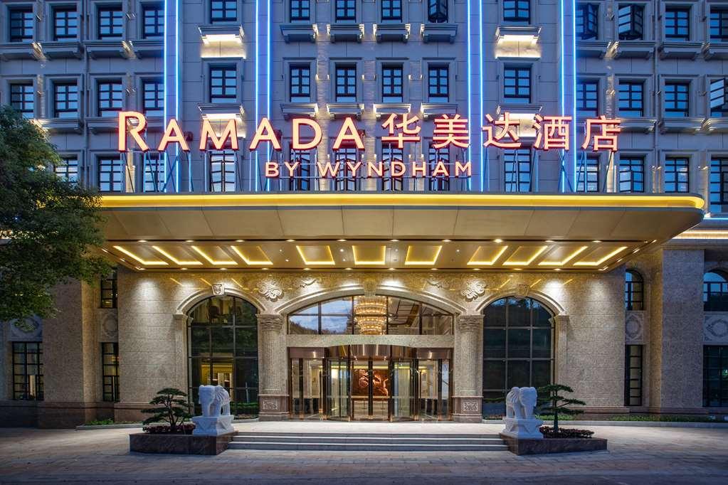 Hotel Ramada Shaoguan Danxia Mtn Esterno foto