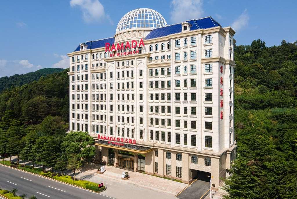 Hotel Ramada Shaoguan Danxia Mtn Esterno foto